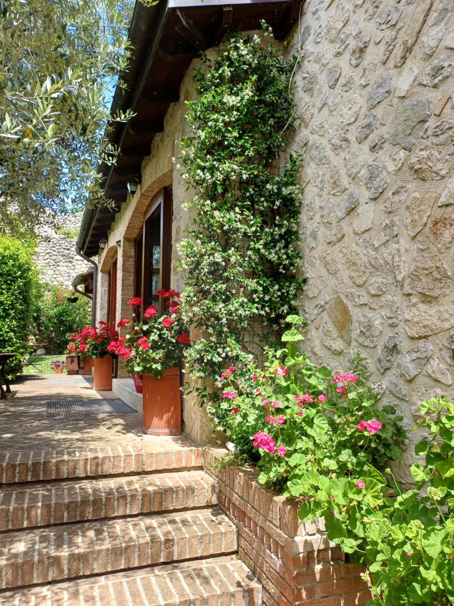 Agriturismo San Giovanni Ad Insulam Isola del Gran Sasso dʼItalia Εξωτερικό φωτογραφία